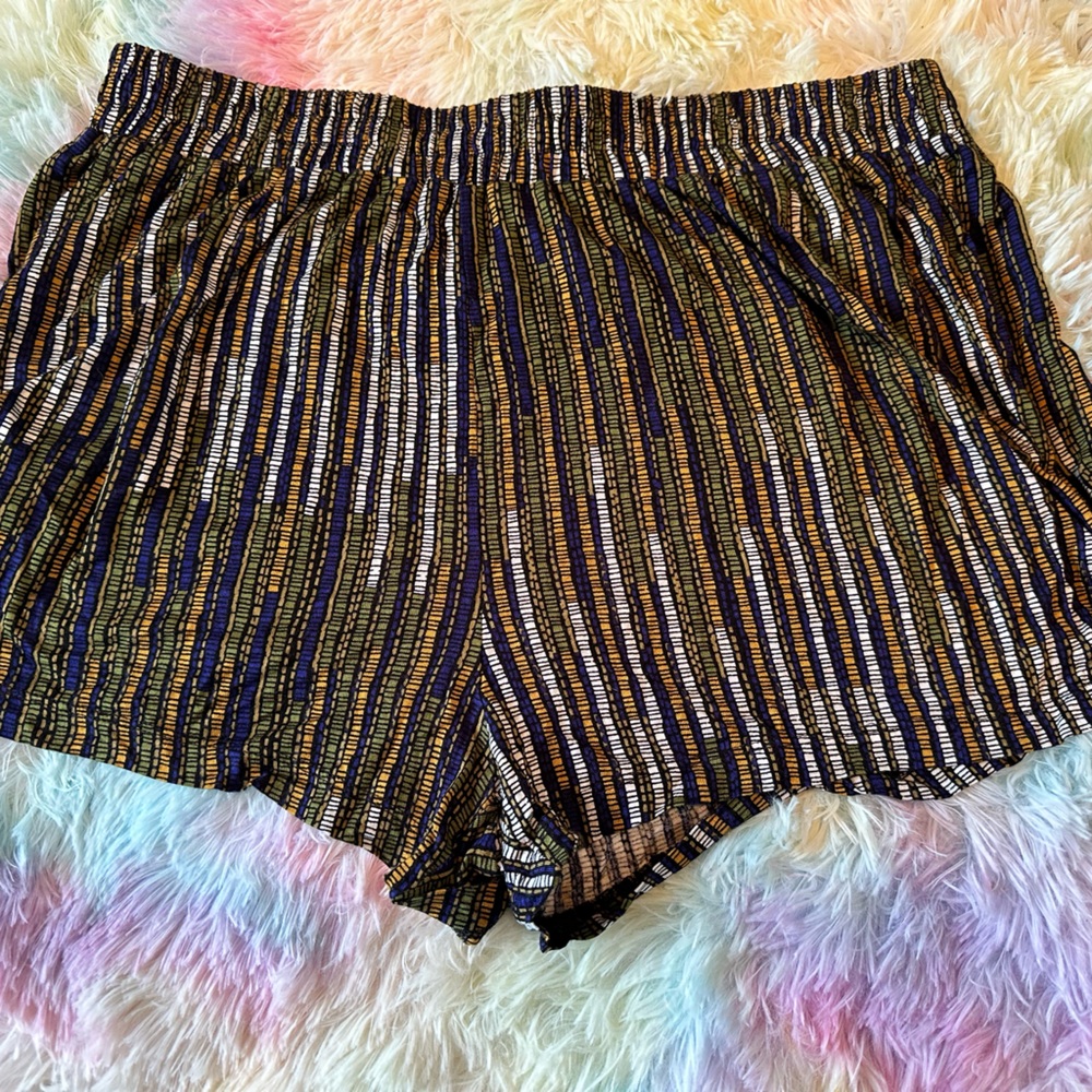 H&M size medium shorts with pockets